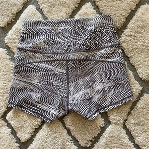 Lululemon In movement shorts 2.5”